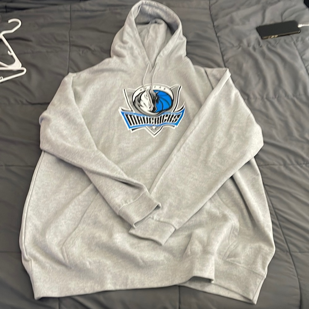 Dallas mavericks hoodie only worn once
